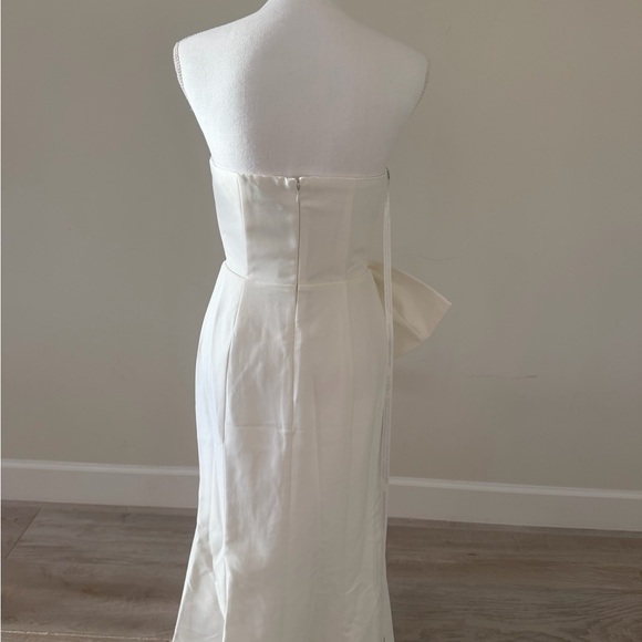 NWT Club L London White Strapless Midi Dress with Oversized Bow - Picture 5 of 9